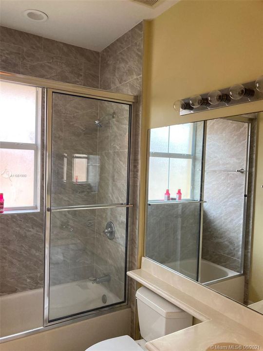 Recently Sold: $345,000 (3 beds, 2 baths, 1904 Square Feet)