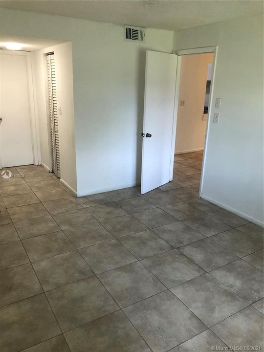 Recently Rented: $1,250 (1 beds, 1 baths, 750 Square Feet)