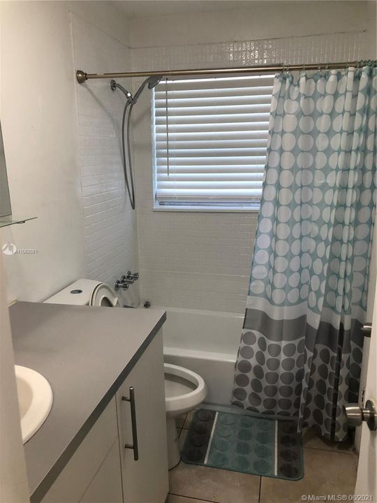 Recently Rented: $1,250 (1 beds, 1 baths, 750 Square Feet)