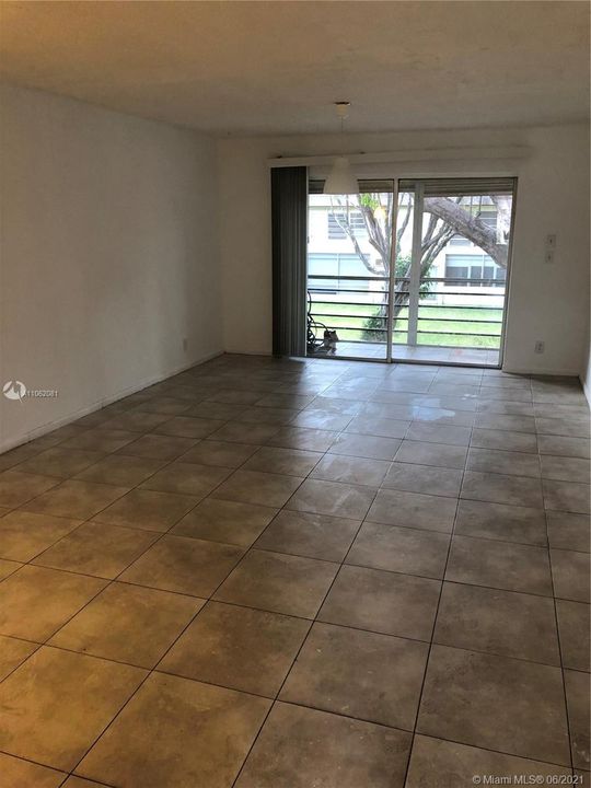 Recently Rented: $1,250 (1 beds, 1 baths, 750 Square Feet)