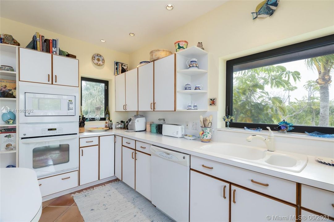 Recently Sold: $2,150,000 (2 beds, 2 baths, 2157 Square Feet)