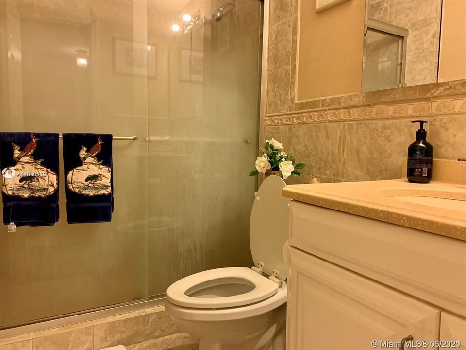 最近售出: $224,000 (2 贝兹, 2 浴室, 1566 平方英尺)