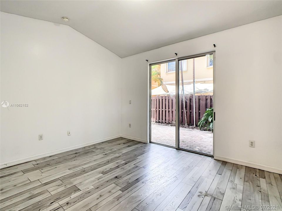 Recently Sold: $365,000 (2 beds, 2 baths, 1131 Square Feet)