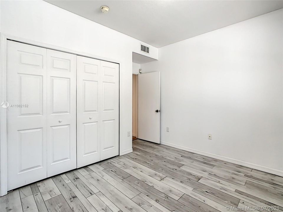 Recently Sold: $365,000 (2 beds, 2 baths, 1131 Square Feet)