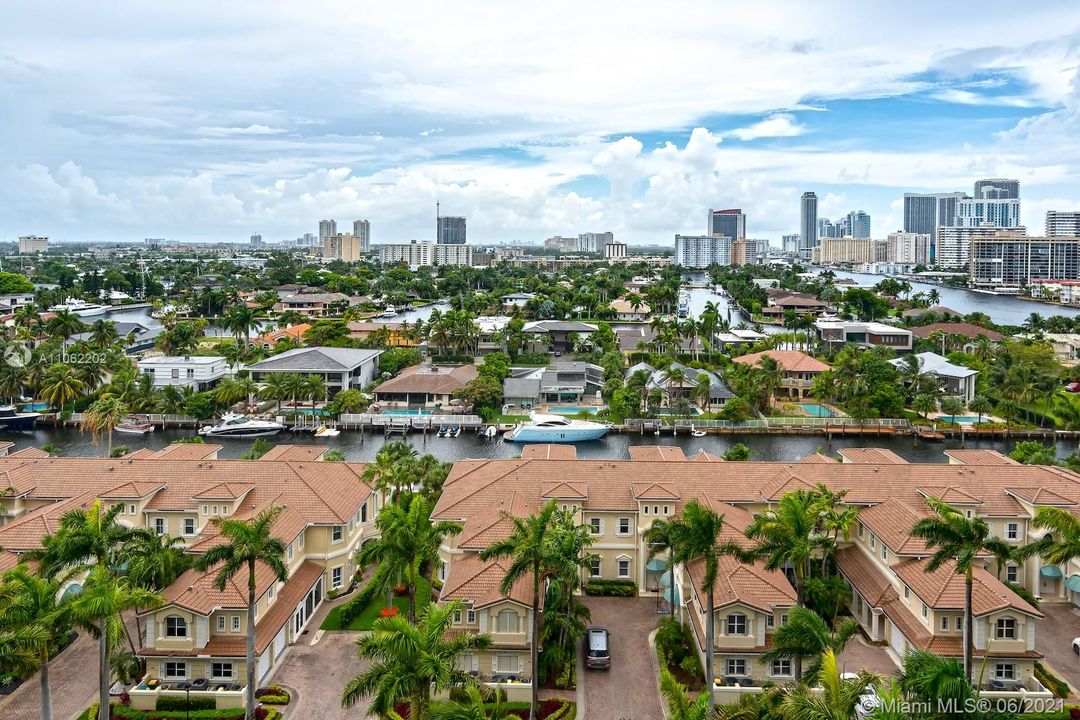 Recently Sold: $1,450,000 (3 beds, 3 baths, 3173 Square Feet)