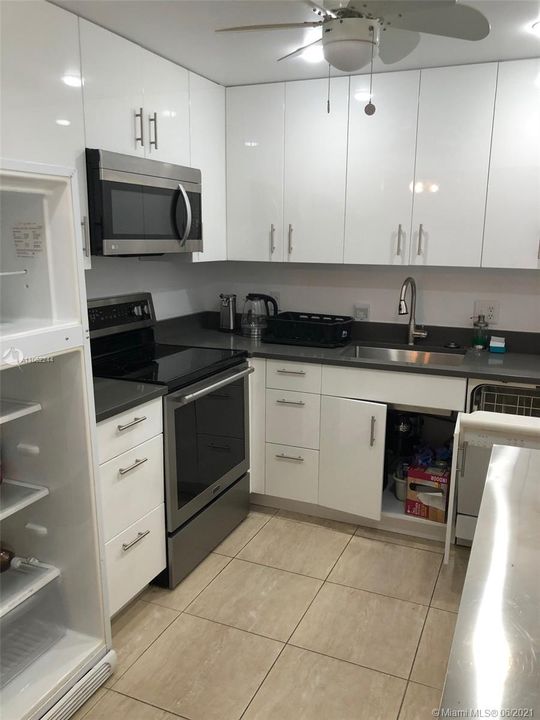 Vendido Recientemente: $130,000 (2 camas, 1 baños, 820 Pies cuadrados)