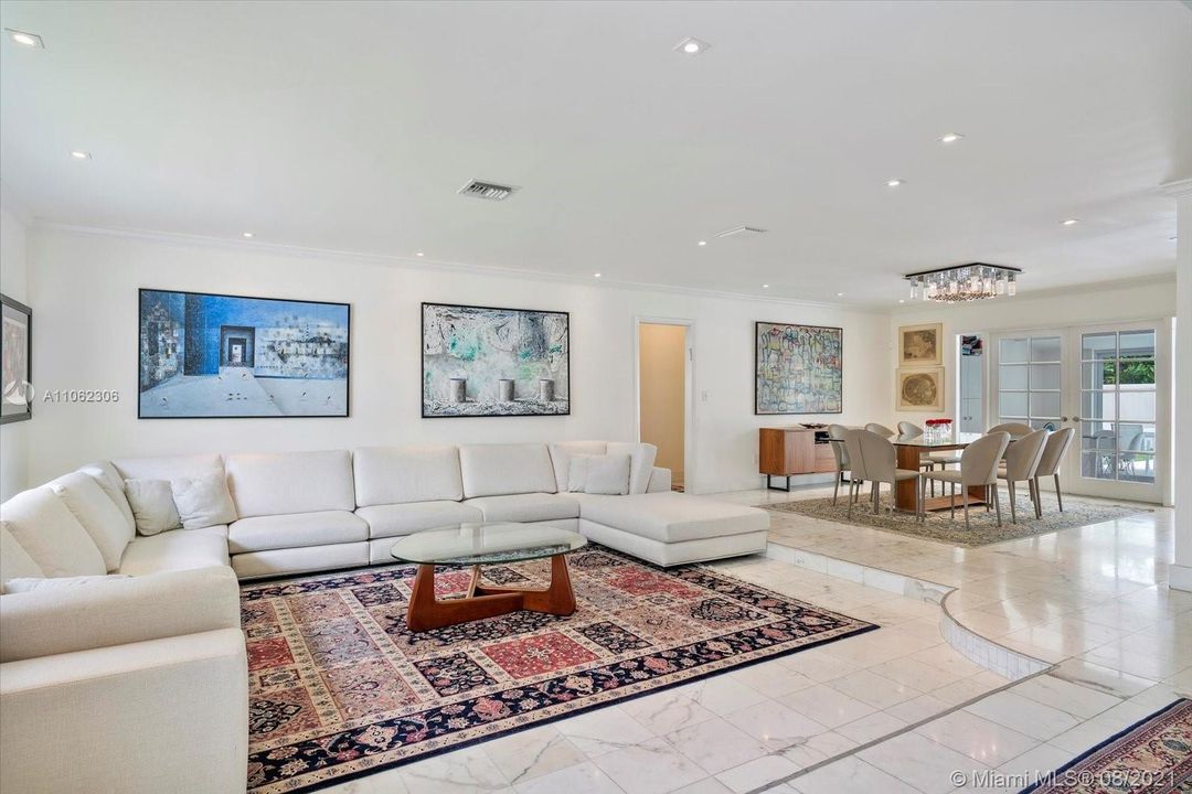 Recently Sold: $1,395,000 (6 beds, 5 baths, 3615 Square Feet)