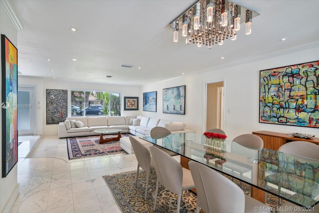Recently Sold: $1,395,000 (6 beds, 5 baths, 3615 Square Feet)