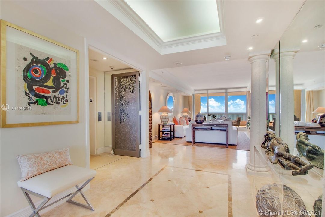 Recently Sold: $2,395,000 (2 beds, 2 baths, 2100 Square Feet)