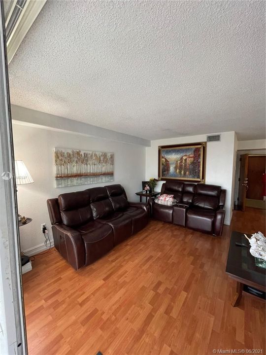 Recently Sold: $172,000 (2 beds, 1 baths, 767 Square Feet)