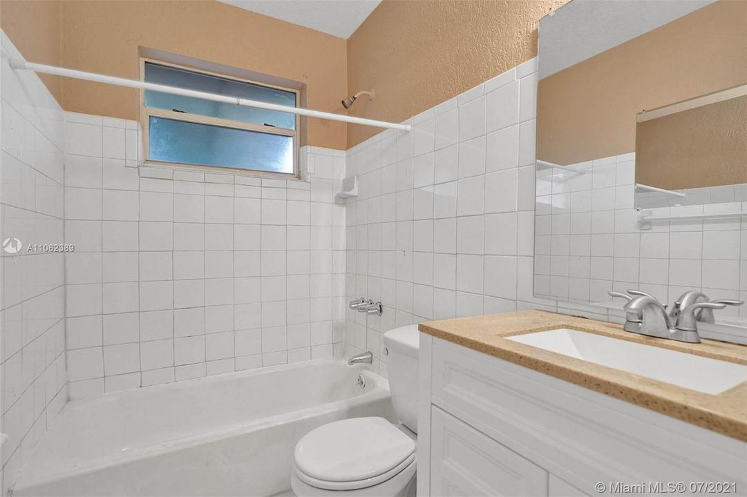 最近租的: $2,800 (5 贝兹, 3 浴室, 1977 平方英尺)