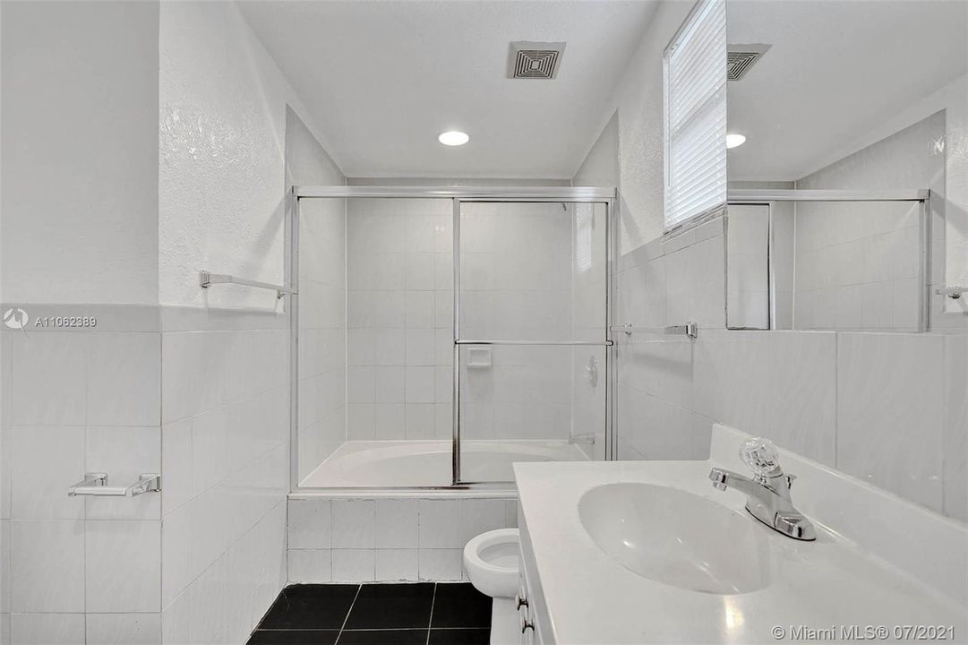 Недавно арендовано: $2,800 (5 спален, 3 ванн, 1977 Квадратных фут)