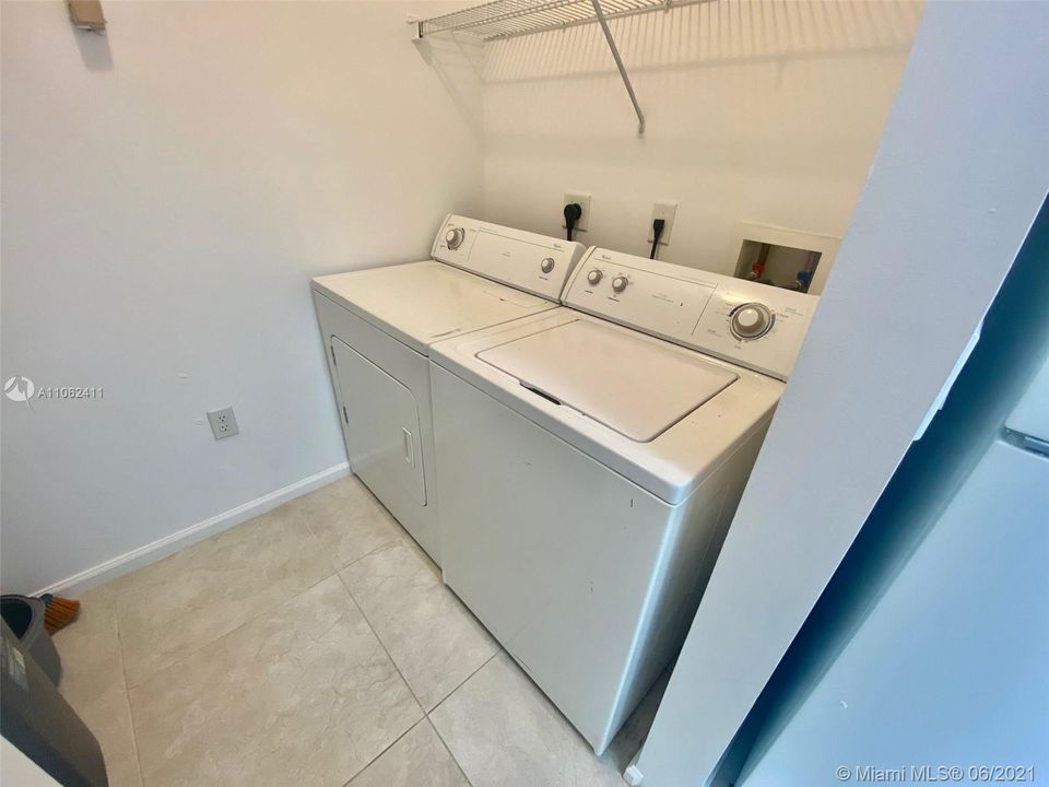 Recently Rented: $1,550 (1 beds, 1 baths, 723 Square Feet)