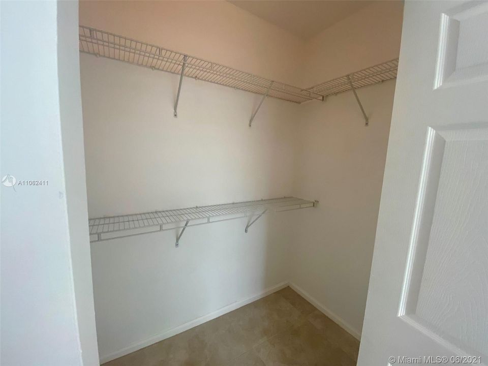 Recently Rented: $1,550 (1 beds, 1 baths, 723 Square Feet)