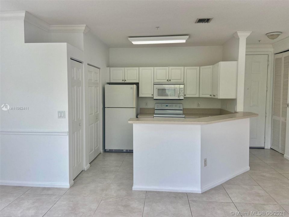 Recently Rented: $1,550 (1 beds, 1 baths, 723 Square Feet)