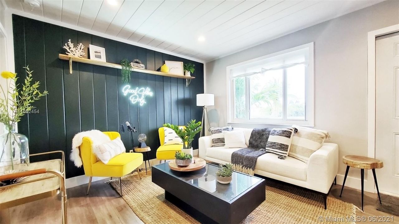 Недавно продано: $234,999 (2 спален, 1 ванн, 624 Квадратных фут)