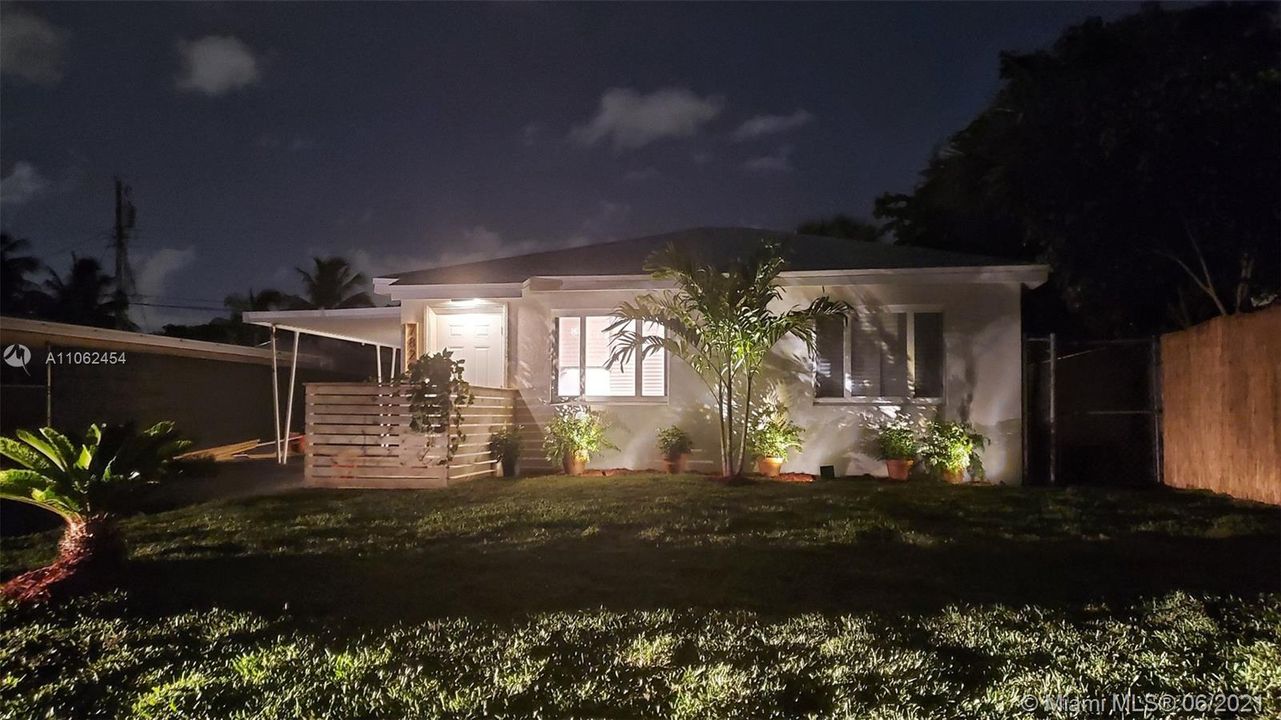 Недавно продано: $234,999 (2 спален, 1 ванн, 624 Квадратных фут)