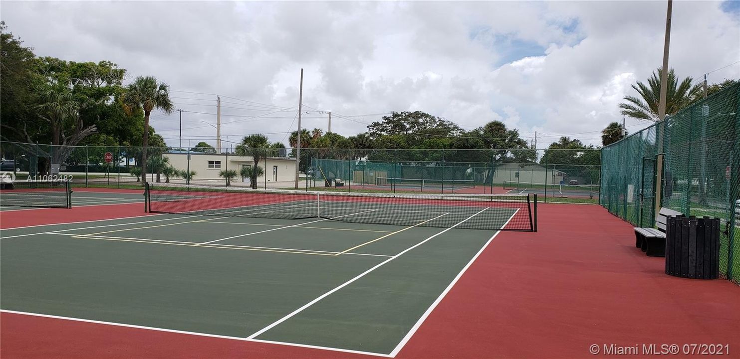 4 Public Tennis Courts with lights until 10pm. Walking distance from the property