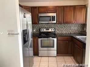 Recently Rented: $1,800 (3 beds, 2 baths, 1518 Square Feet)