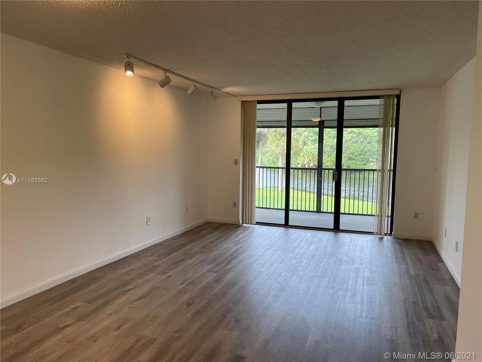 Recently Rented: $1,600 (2 beds, 2 baths, 970 Square Feet)