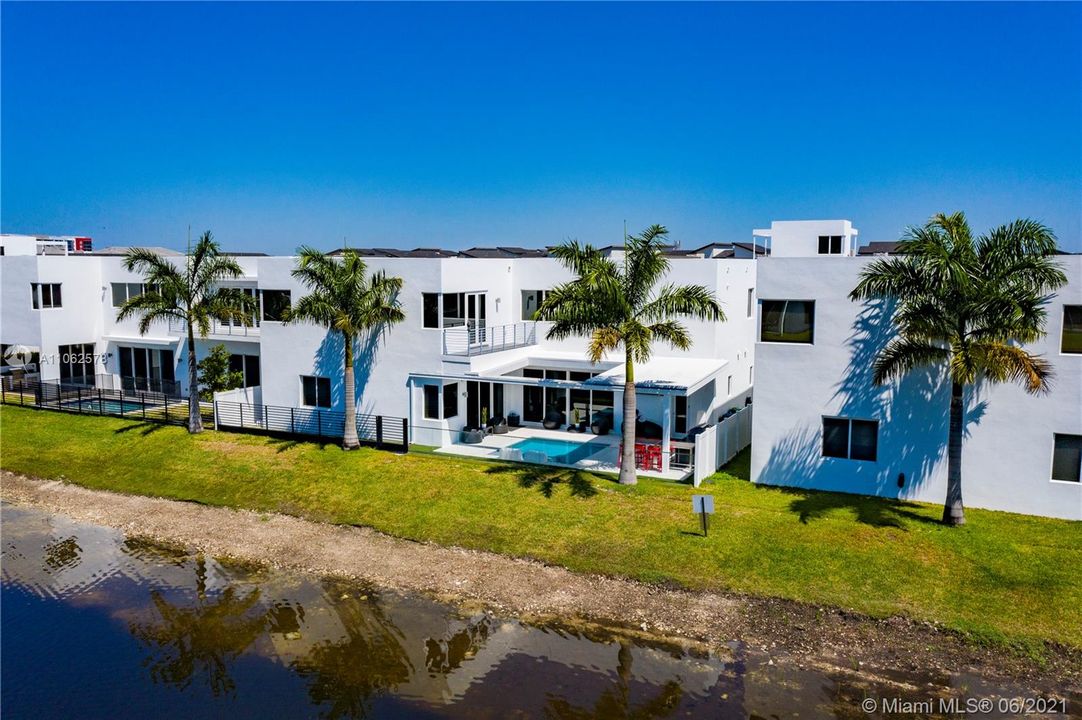 Recently Sold: $1,795,000 (6 beds, 7 baths, 4874 Square Feet)