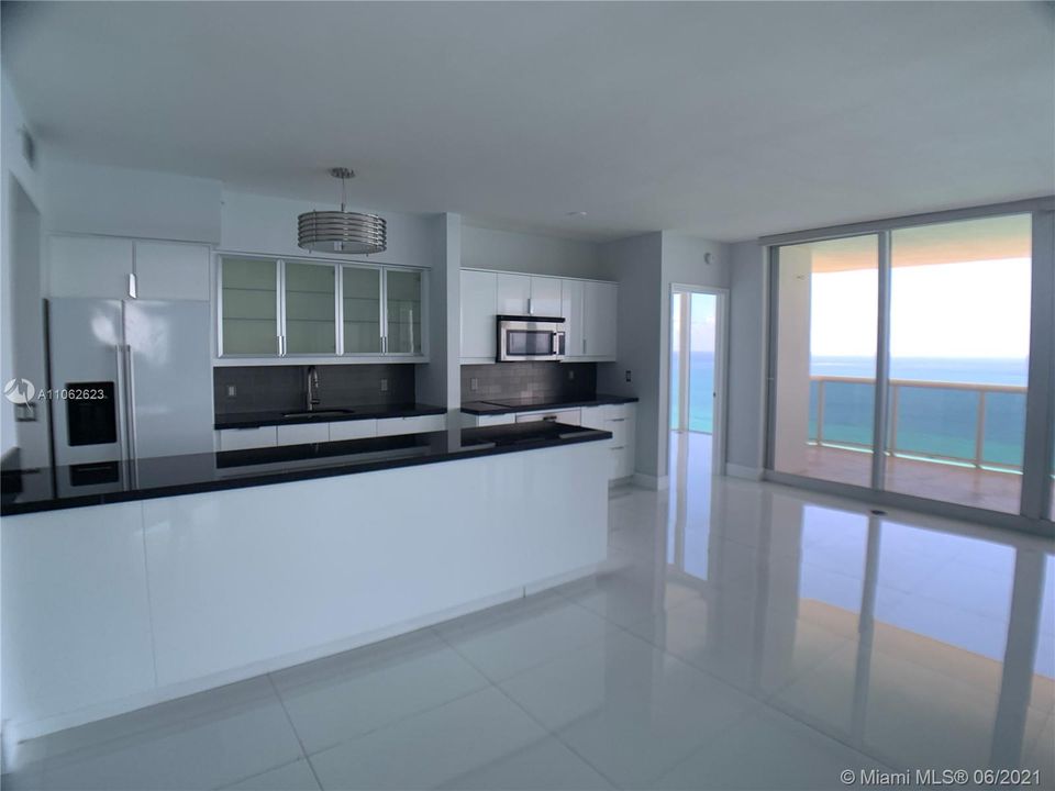 Recently Sold: $2,000,000 (2 beds, 2 baths, 1530 Square Feet)