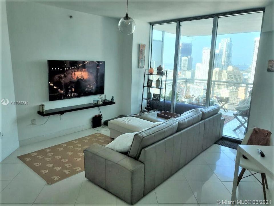 Recently Rented: $2,900 (2 beds, 2 baths, 1030 Square Feet)