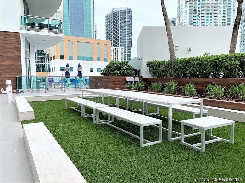 Recently Rented: $2,900 (2 beds, 2 baths, 1030 Square Feet)