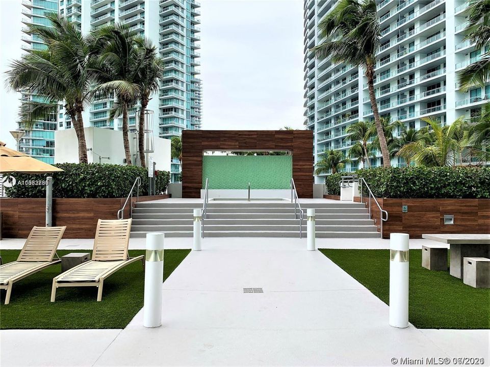 Recently Rented: $2,900 (2 beds, 2 baths, 1030 Square Feet)