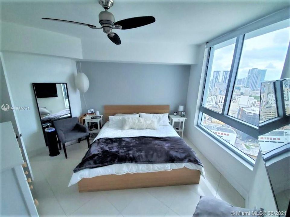 Recently Rented: $2,900 (2 beds, 2 baths, 1030 Square Feet)