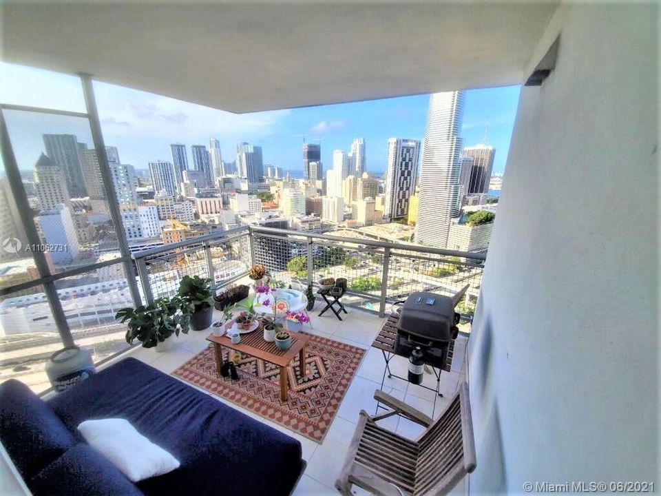 Recently Rented: $2,900 (2 beds, 2 baths, 1030 Square Feet)