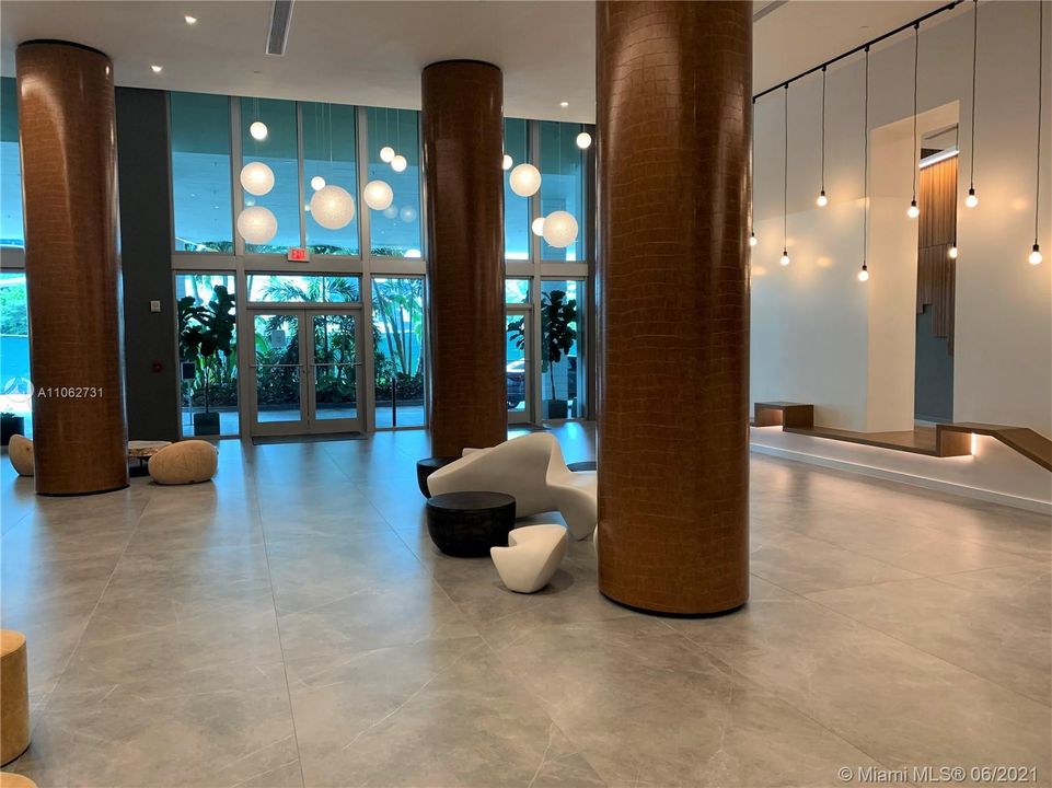 Recently Rented: $2,900 (2 beds, 2 baths, 1030 Square Feet)