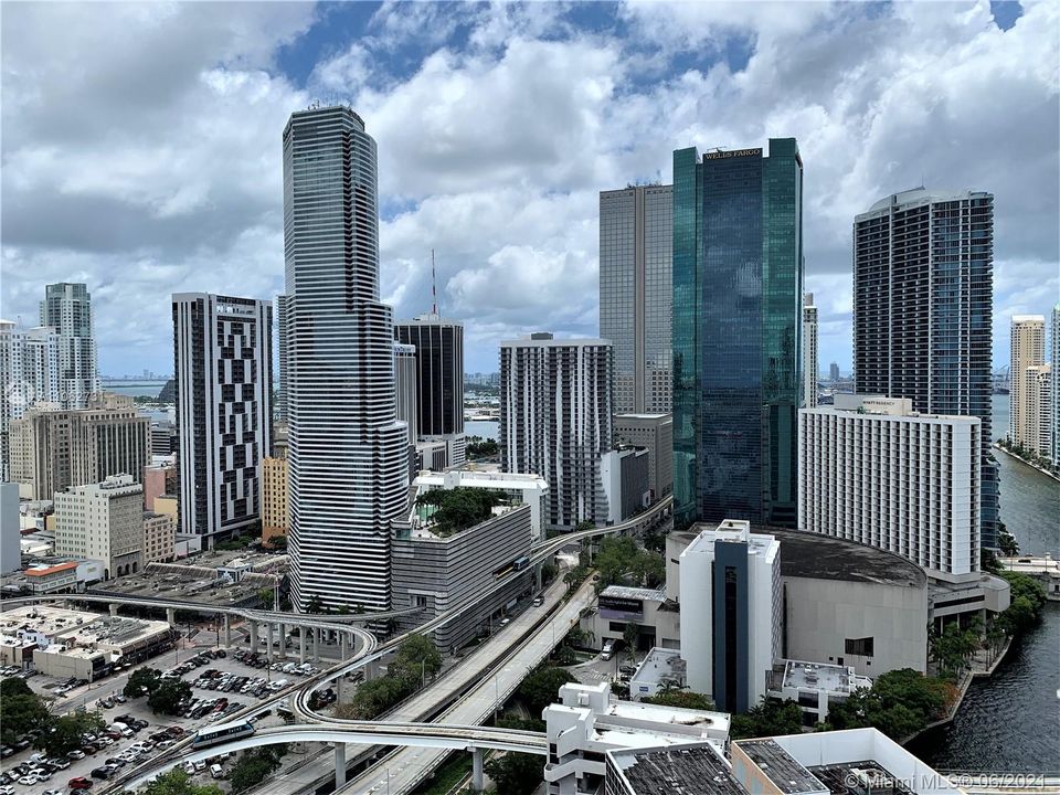 Recently Rented: $2,900 (2 beds, 2 baths, 1030 Square Feet)