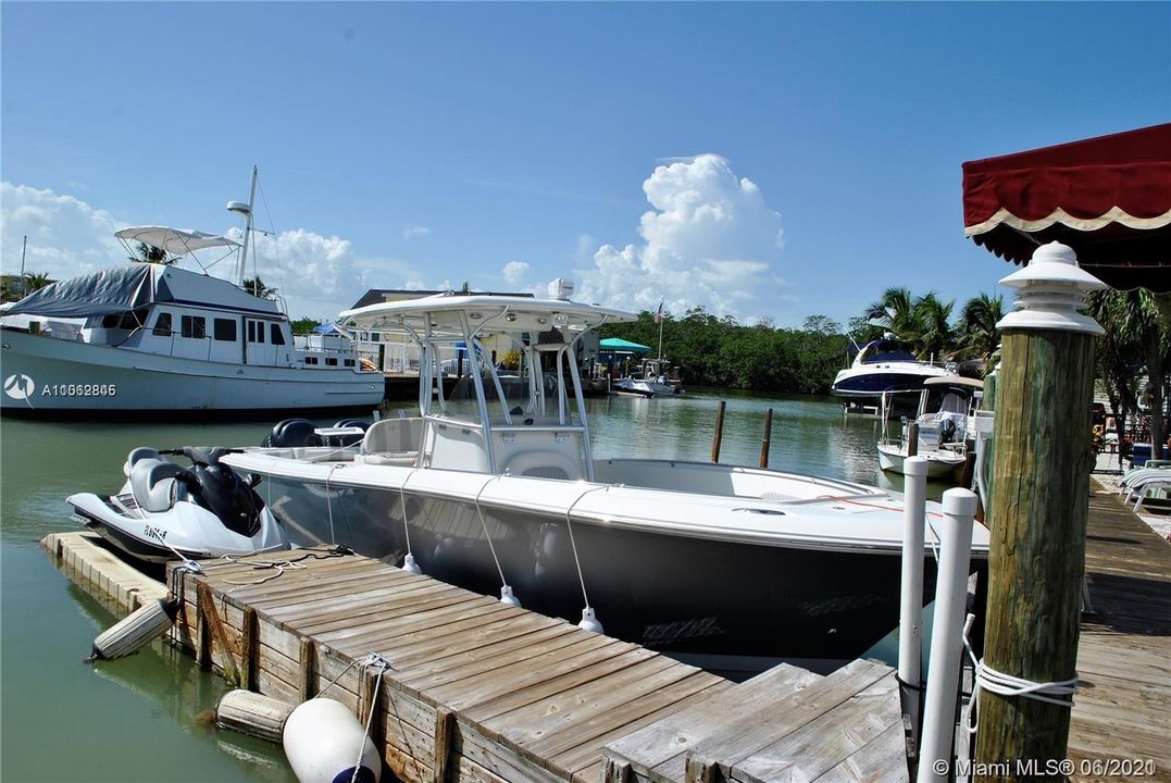 Недавно продано: $285,000 (1,105 кв.фт.)