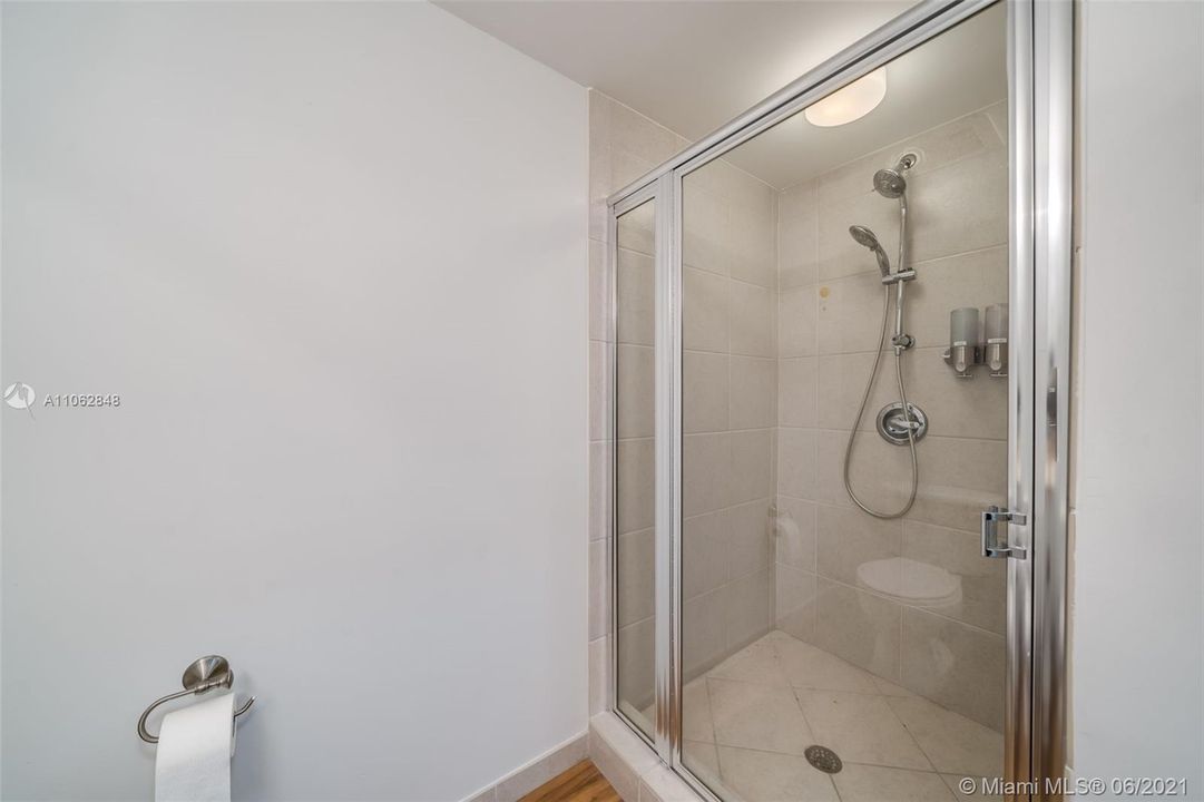 最近售出: $300,000 (3 贝兹, 2 浴室, 1500 平方英尺)