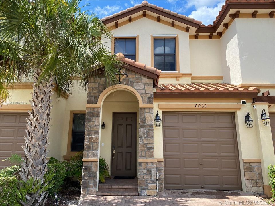 Недавно арендовано: $2,800 (3 спален, 2 ванн, 1466 Квадратных фут)