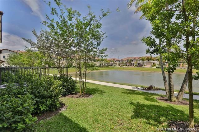 Недавно арендовано: $2,800 (3 спален, 2 ванн, 1466 Квадратных фут)