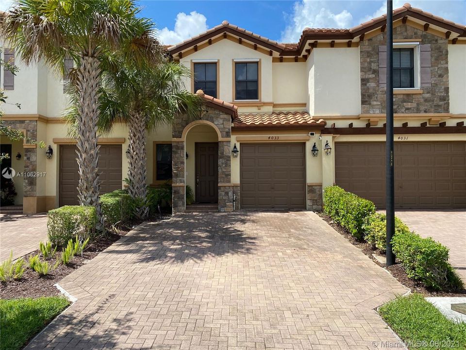 Недавно арендовано: $2,800 (3 спален, 2 ванн, 1466 Квадратных фут)