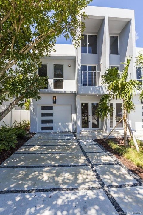 Recently Sold: $1,350,000 (3 beds, 4 baths, 2809 Square Feet)