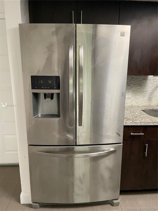 最近租的: $1,470 (1 贝兹, 1 浴室, 810 平方英尺)