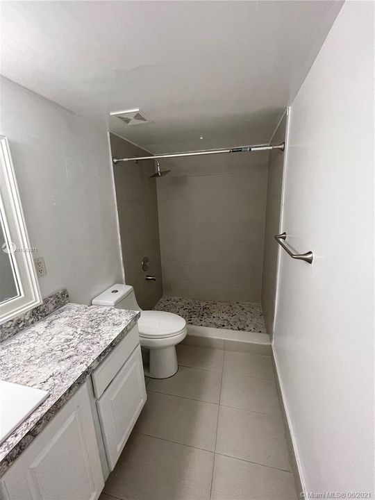 最近租的: $1,470 (1 贝兹, 1 浴室, 810 平方英尺)