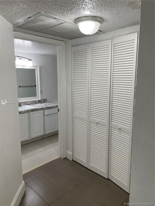 最近租的: $1,470 (1 贝兹, 1 浴室, 810 平方英尺)