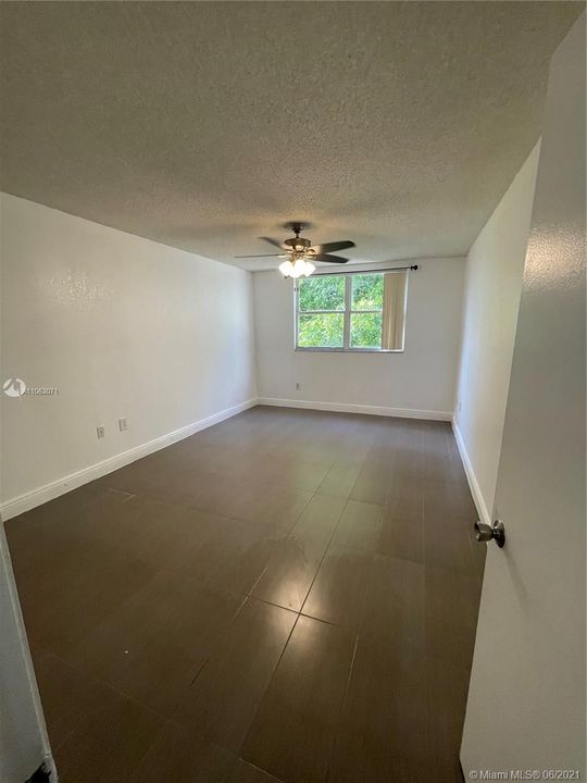 最近租的: $1,470 (1 贝兹, 1 浴室, 810 平方英尺)