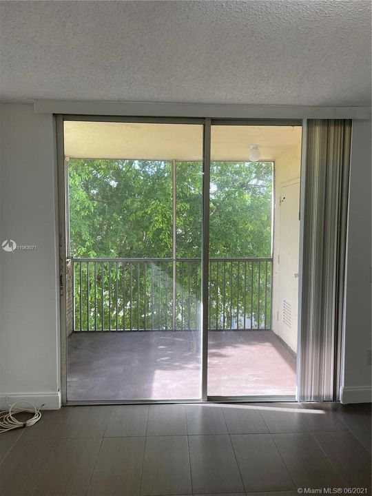 最近租的: $1,470 (1 贝兹, 1 浴室, 810 平方英尺)