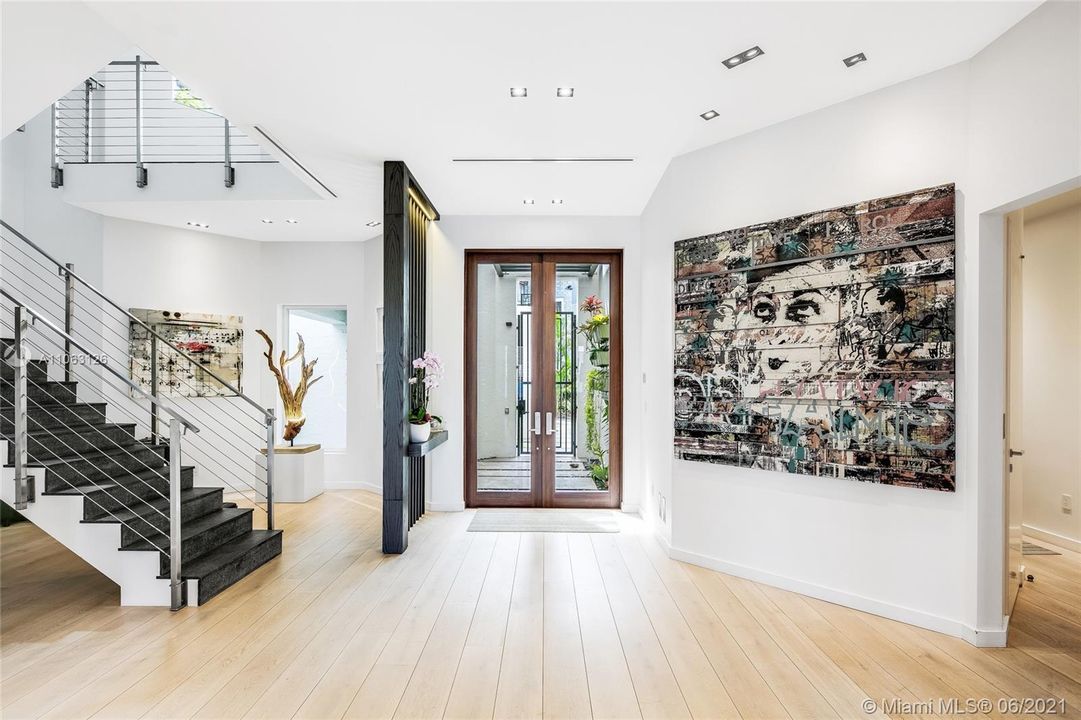 Recently Sold: $9,950,000 (6 beds, 7 baths, 6932 Square Feet)
