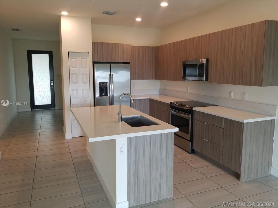Recently Sold: $345,000 (3 beds, 2 baths, 1346 Square Feet)