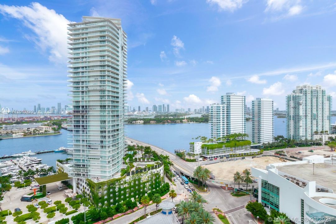 Recently Sold: $1,875,000 (2 beds, 2 baths, 1750 Square Feet)