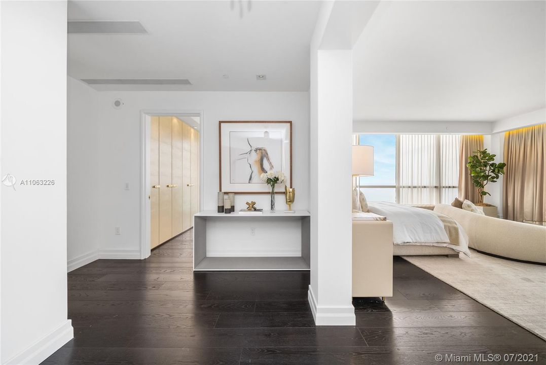 Recently Sold: $10,500,000 (4 beds, 5 baths, 9212 Square Feet)