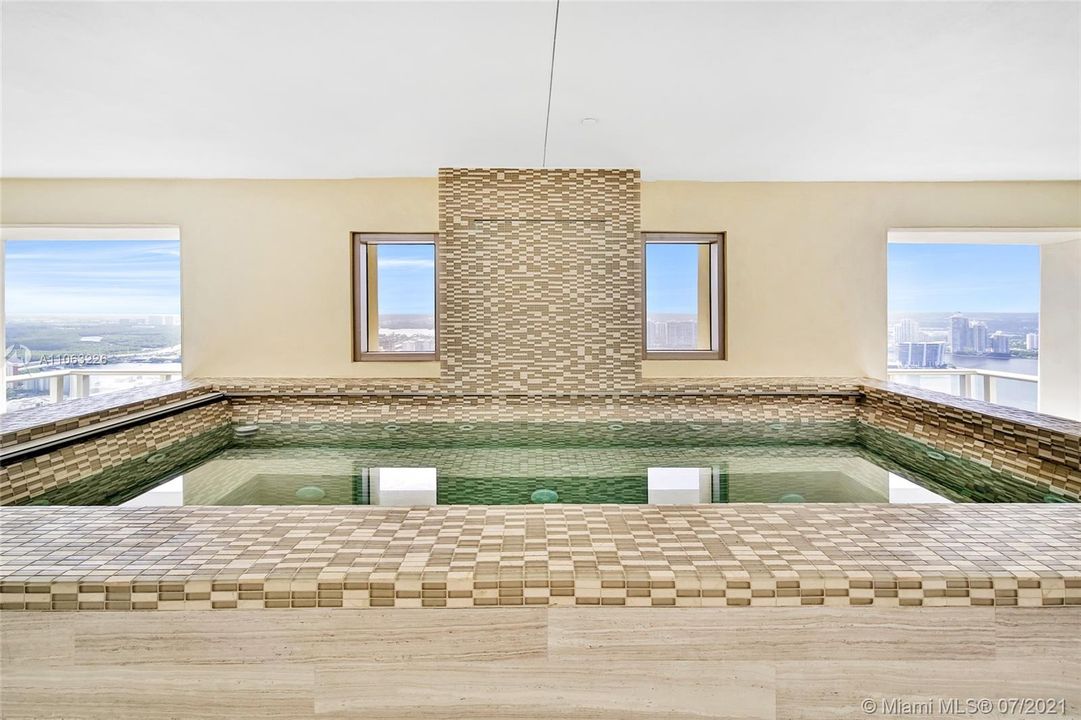 Недавно продано: $10,500,000 (4 спален, 5 ванн, 9212 Квадратных фут)