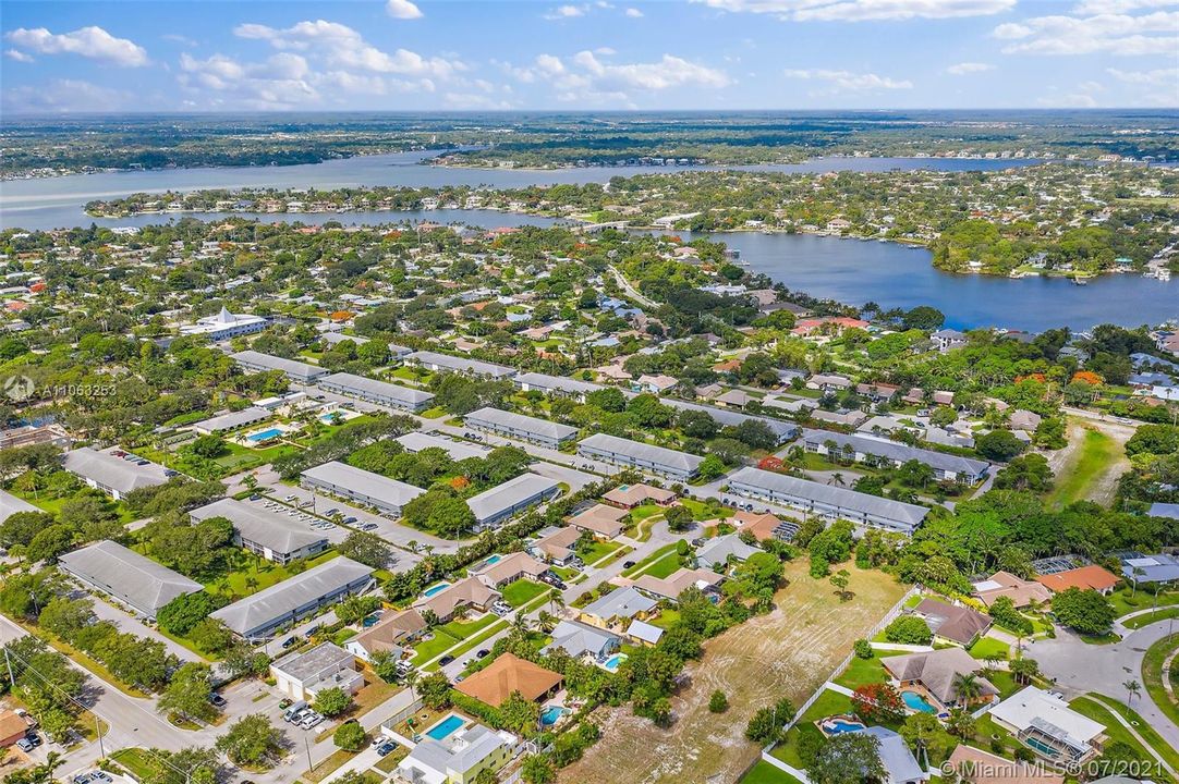 Recently Sold: $580,000 (3 beds, 2 baths, 1587 Square Feet)